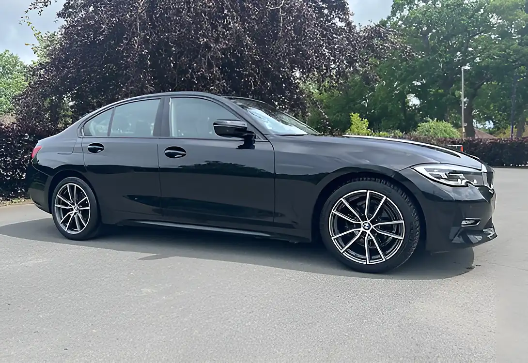 Used 2020 BMW 3 Series Sport Sapphire Black - Interior and Exterior details 7