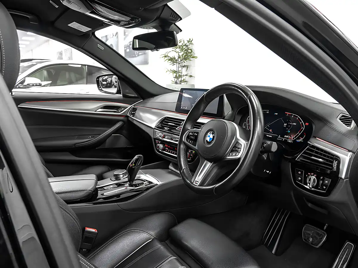Used 2020 BMW 5 Series M Sport Black Sapphire - Interior and Exterior details 12