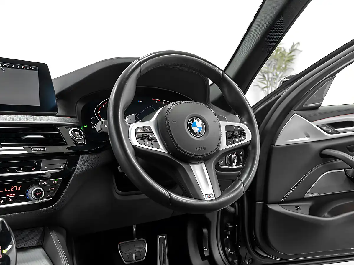 Used 2020 BMW 5 Series M Sport Black Sapphire - Interior and Exterior details 13