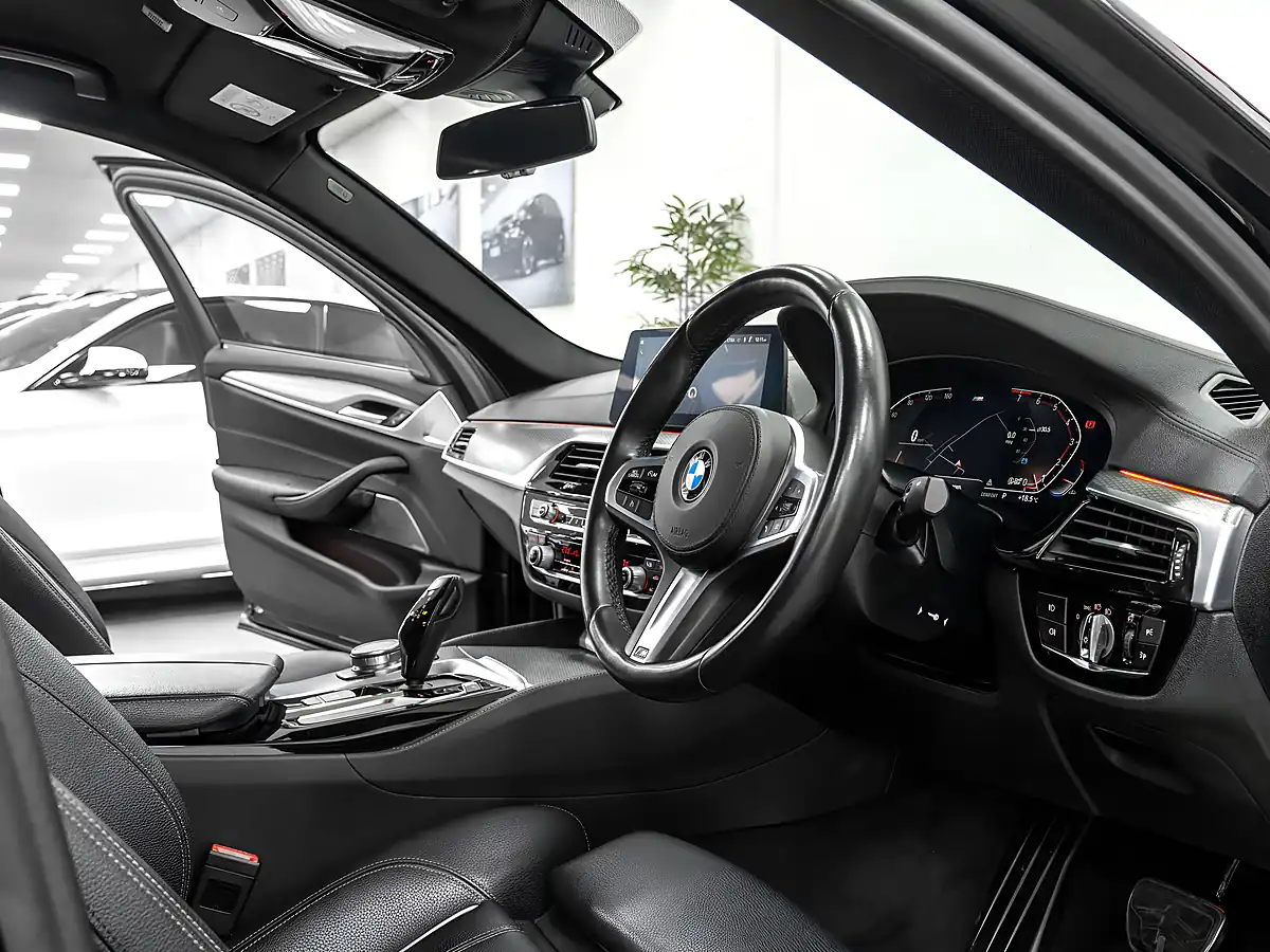 Used 2020 BMW 5 Series M Sport Black Sapphire - Interior and Exterior details 16