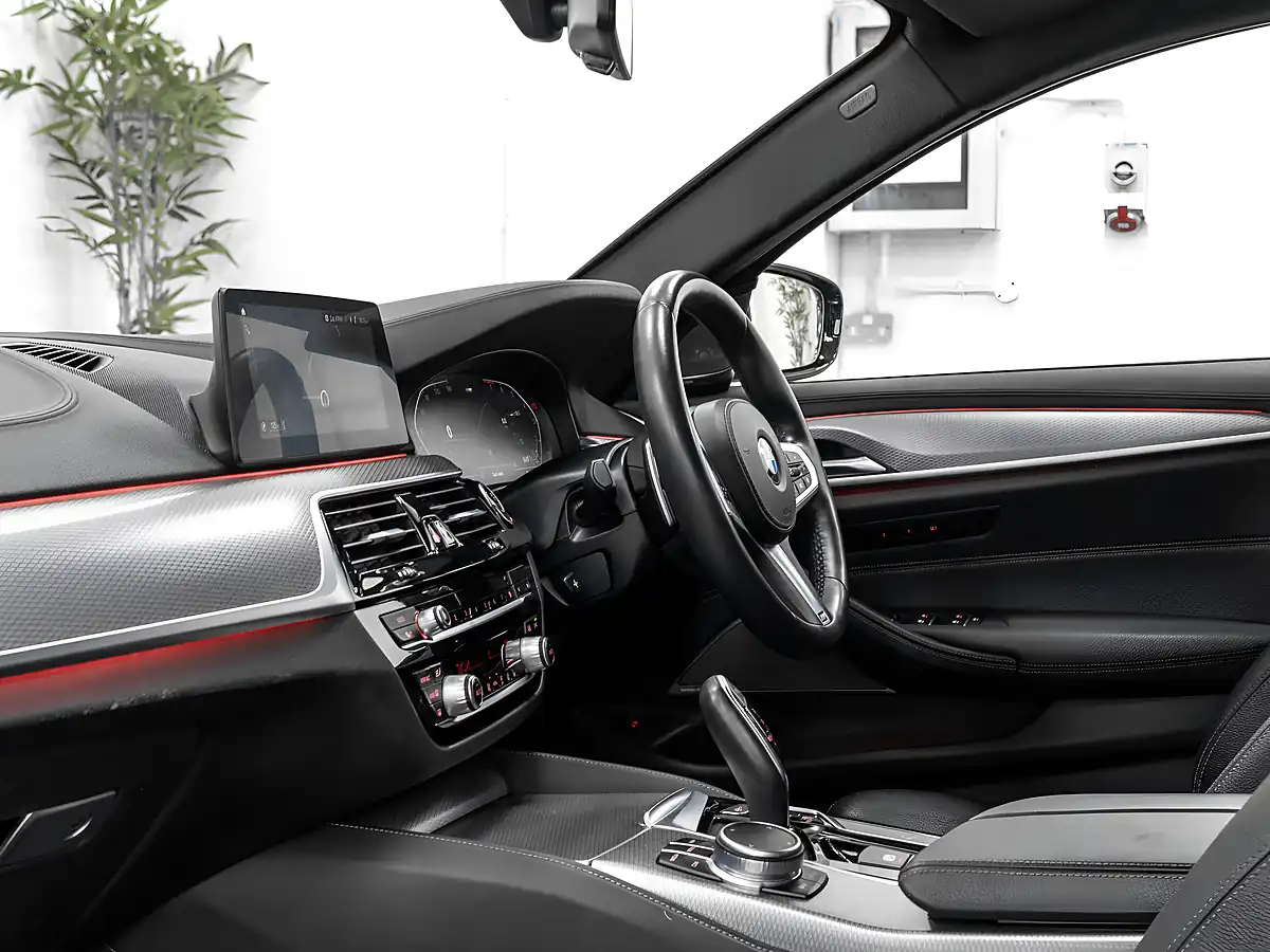 Used 2020 BMW 5 Series M Sport Black Sapphire - Interior and Exterior details 17