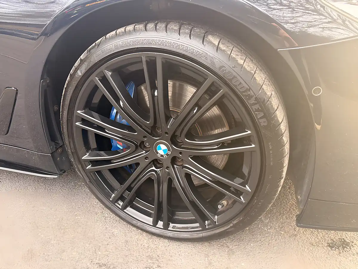 Used 2020 BMW 5 Series M Sport Touring Carbon Black - Interior and Exterior details 12
