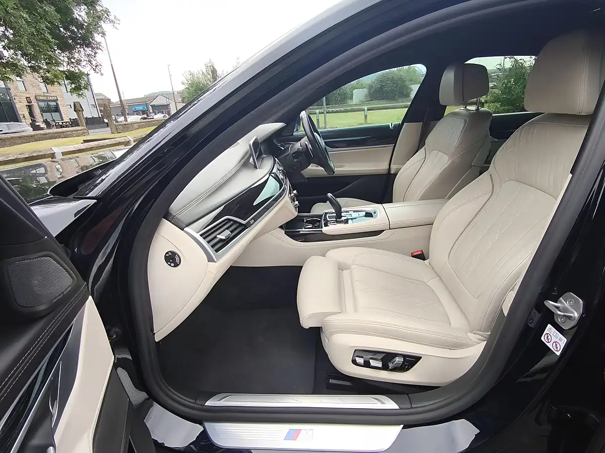 Used 2020 BMW 7 Series M Sport Black - Interior and Exterior details 13
