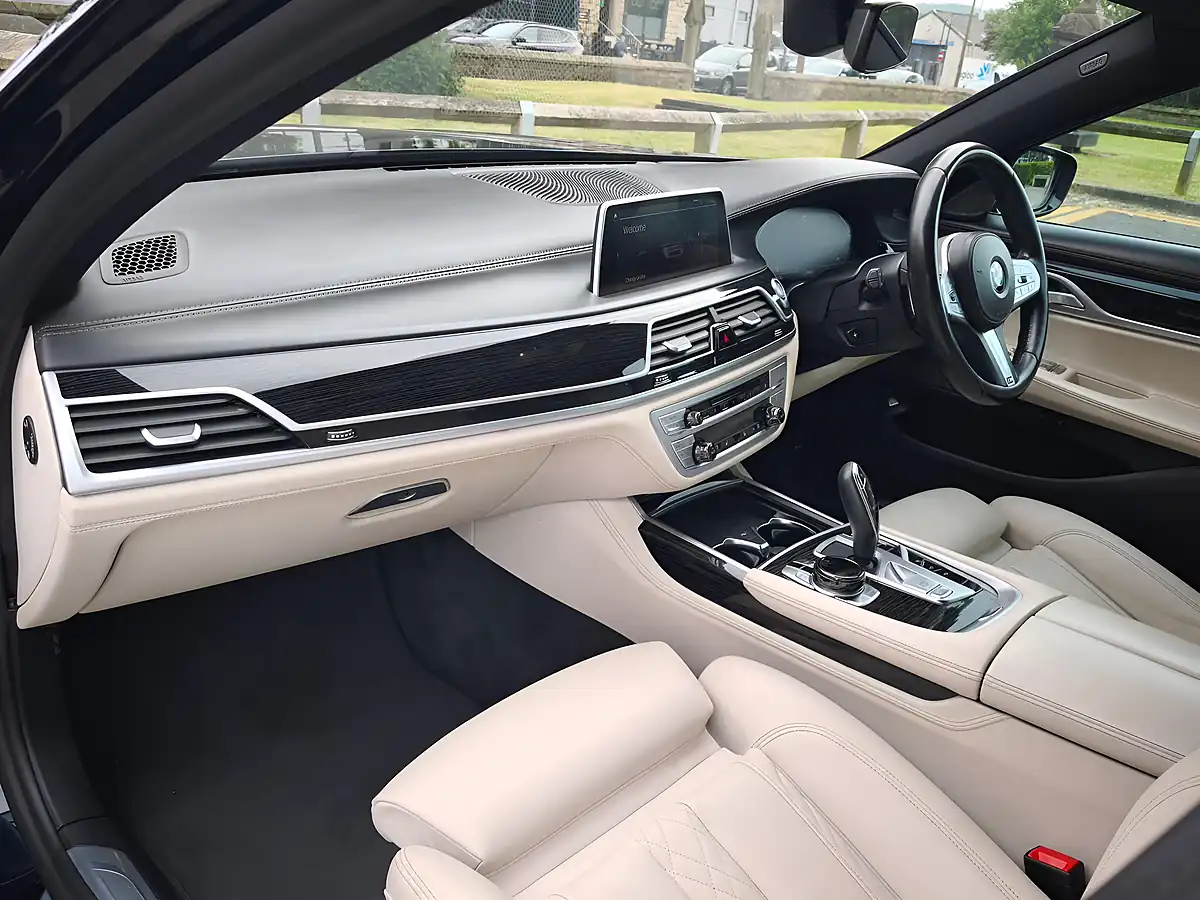 Used 2020 BMW 7 Series M Sport Black - Interior and Exterior details 8