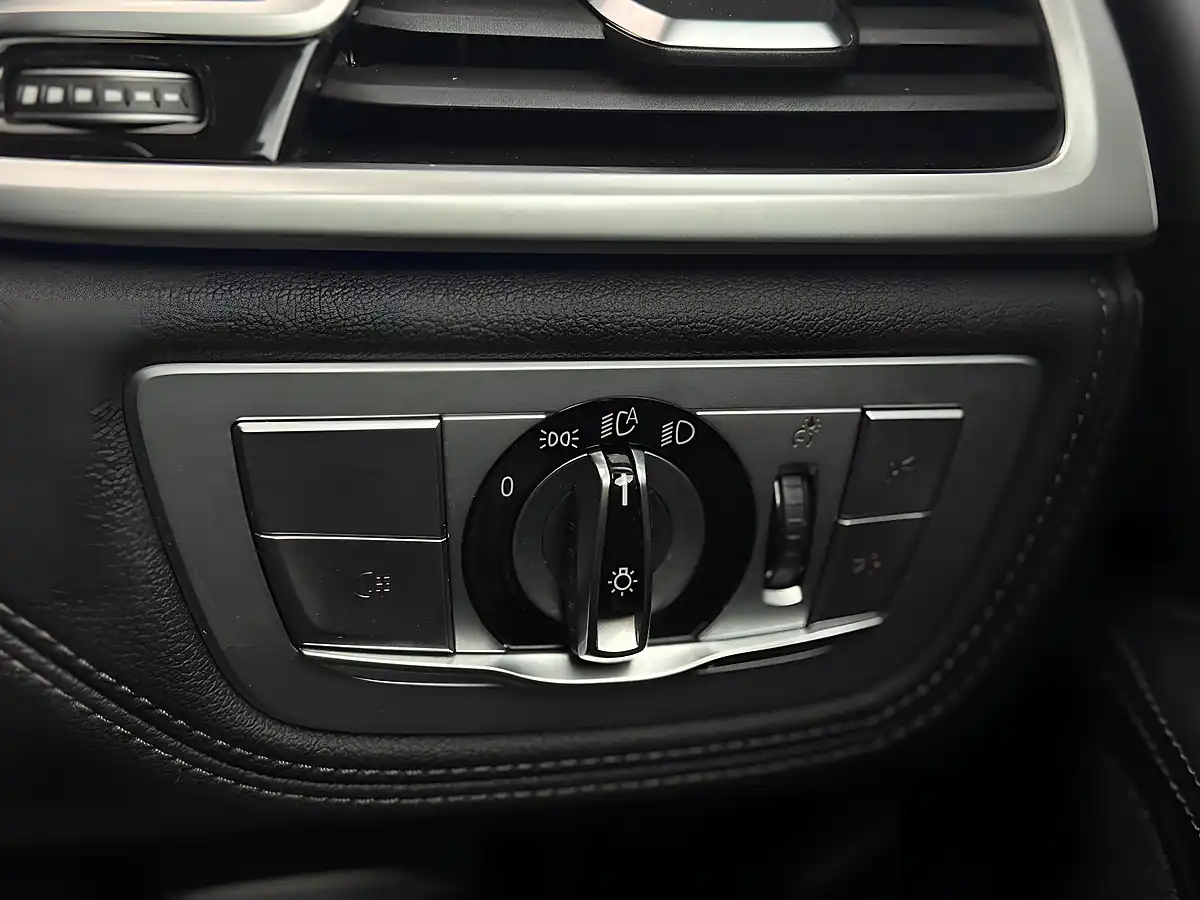 Used 2020 BMW 7 Series M Sport Black - Interior and Exterior details 15