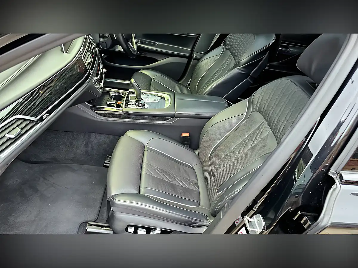 Used 2020 BMW 7 Series M Sport Black - Interior and Exterior details 11