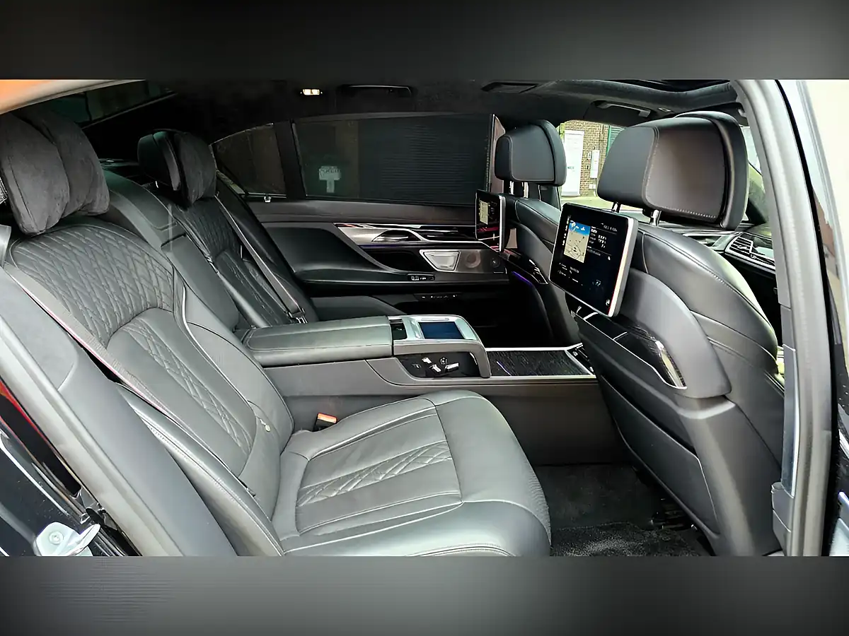 Used 2020 BMW 7 Series M Sport Black - Interior and Exterior details 12