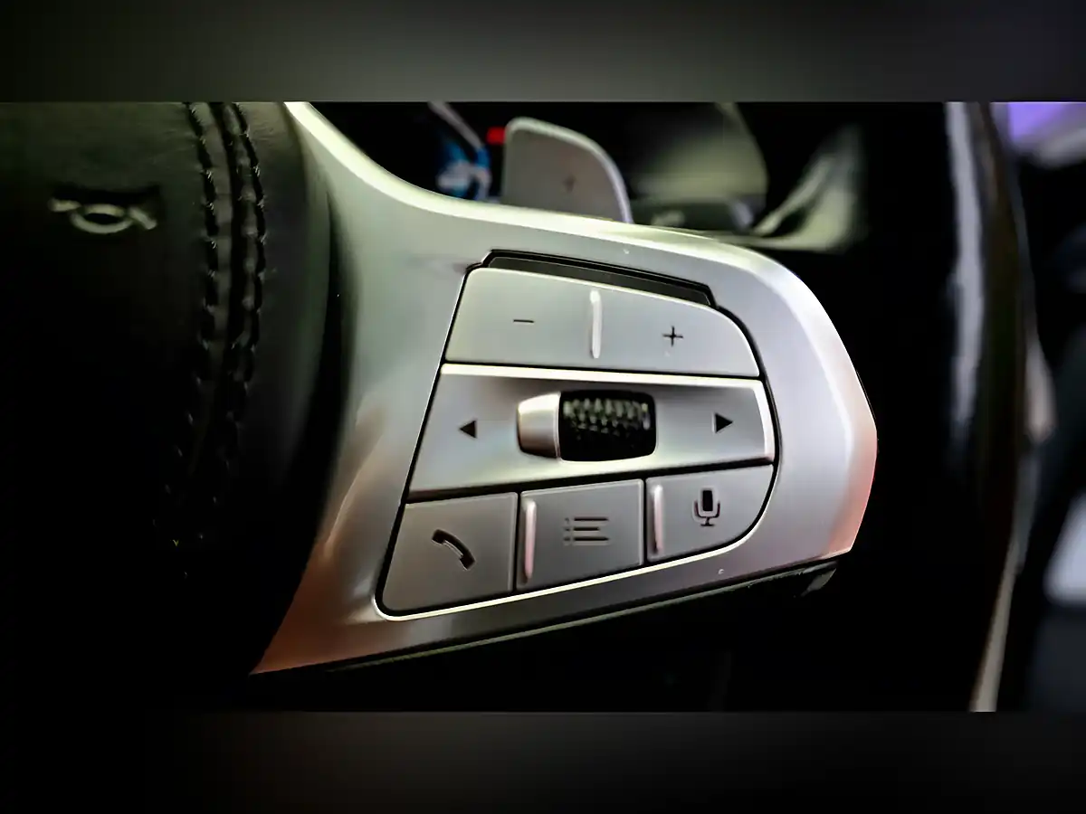 Used 2020 BMW 7 Series M Sport Black - Interior and Exterior details 16