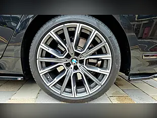 Used 2020 BMW 7 Series M Sport Black - Interior and Exterior details 19