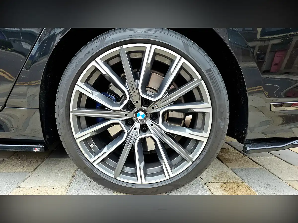 Used 2020 BMW 7 Series M Sport Black - Interior and Exterior details 19
