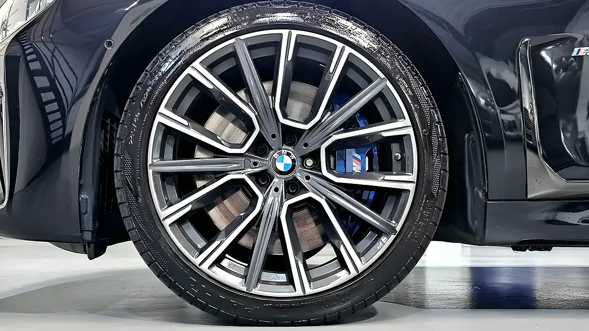 Used 2020 BMW 7 Series M Sport Plus Black - Interior and Exterior details 15