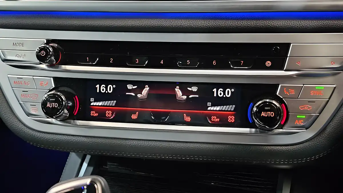 Used 2020 BMW 7 Series M Sport Plus Black - Interior and Exterior details 19