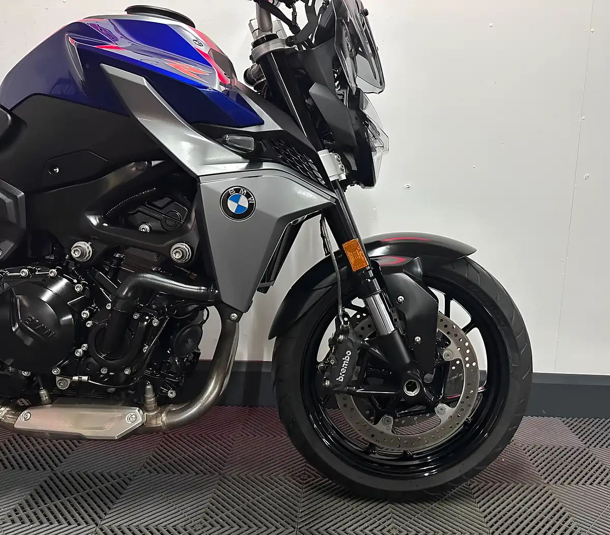 Used 2020 BMW F 900 R Naked Blue - Interior and Exterior details 10