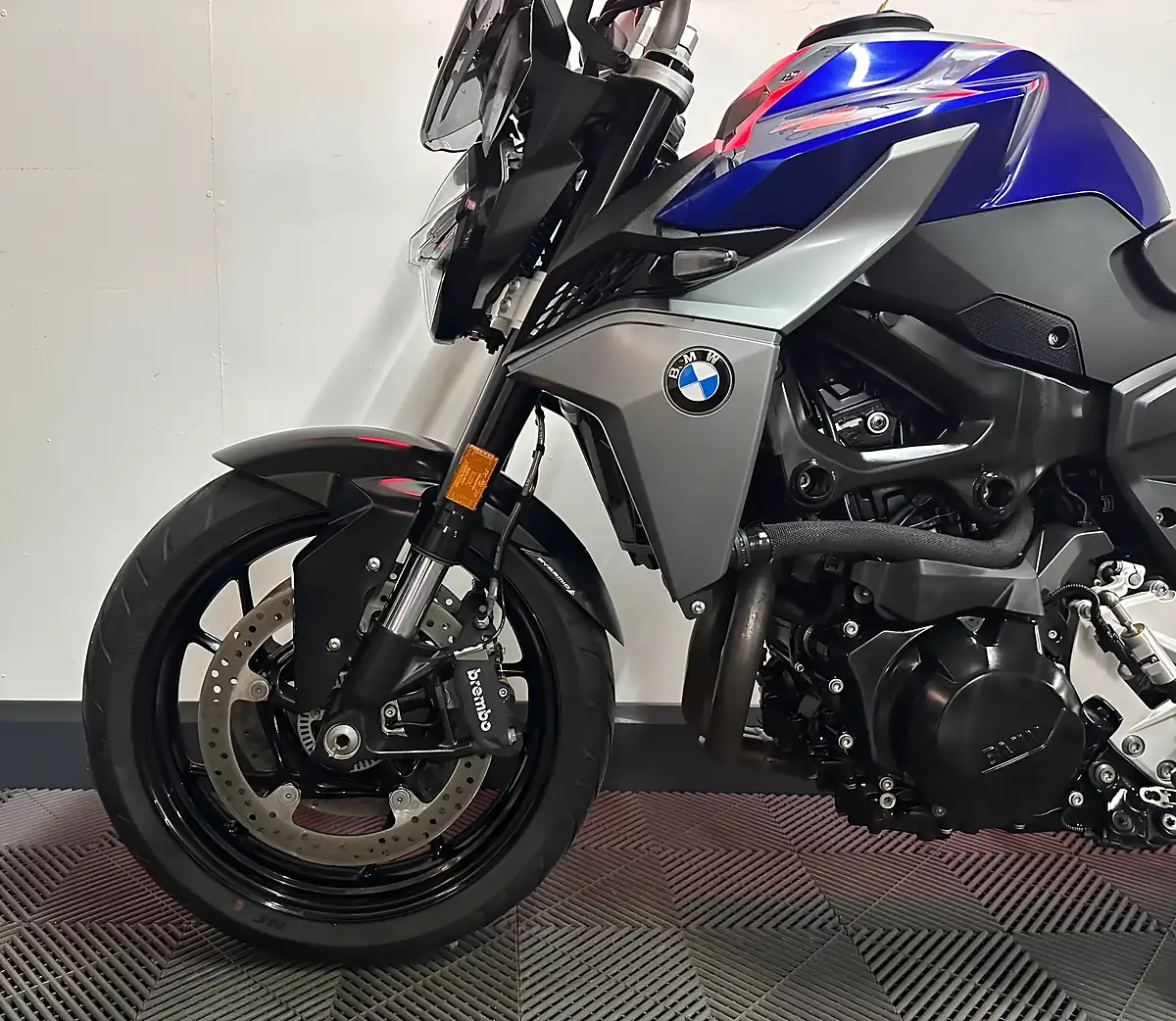 Used 2020 BMW F 900 R Naked Blue - Interior and Exterior details 14