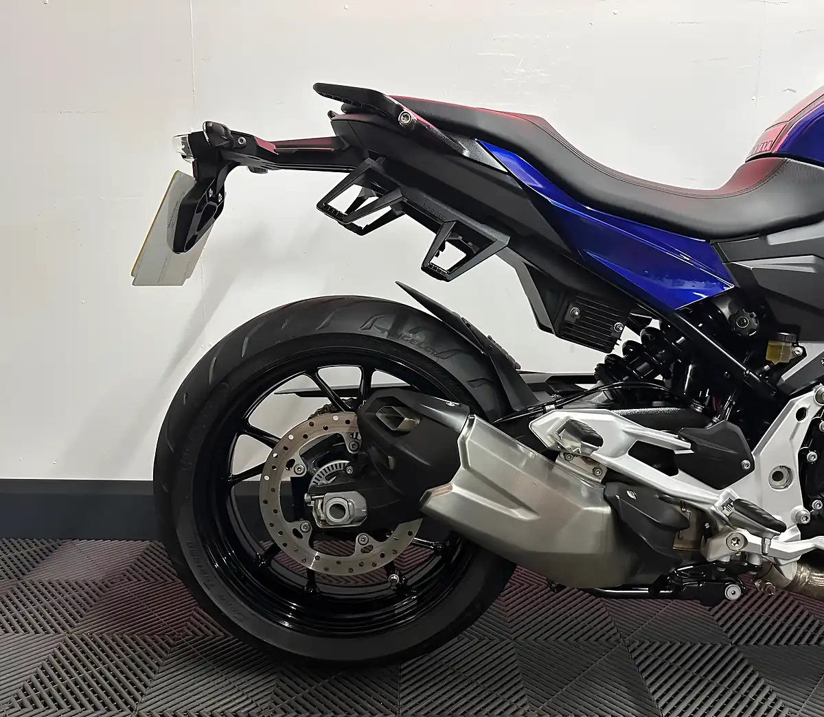 Used 2020 BMW F 900 R Naked Blue - Interior and Exterior details 9