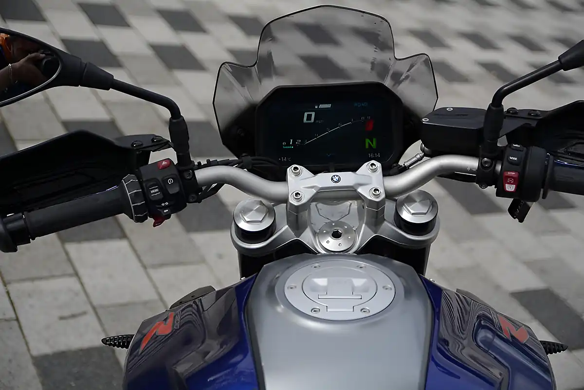 Used 2020 BMW F900R Blue - Interior and Exterior details 12