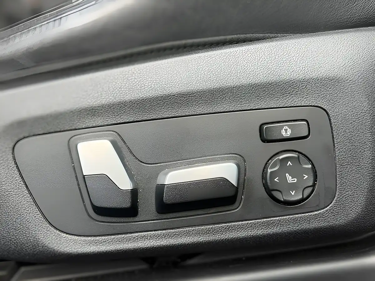Used 2020 BMW X3 M Competition White - Interior and Exterior details 11