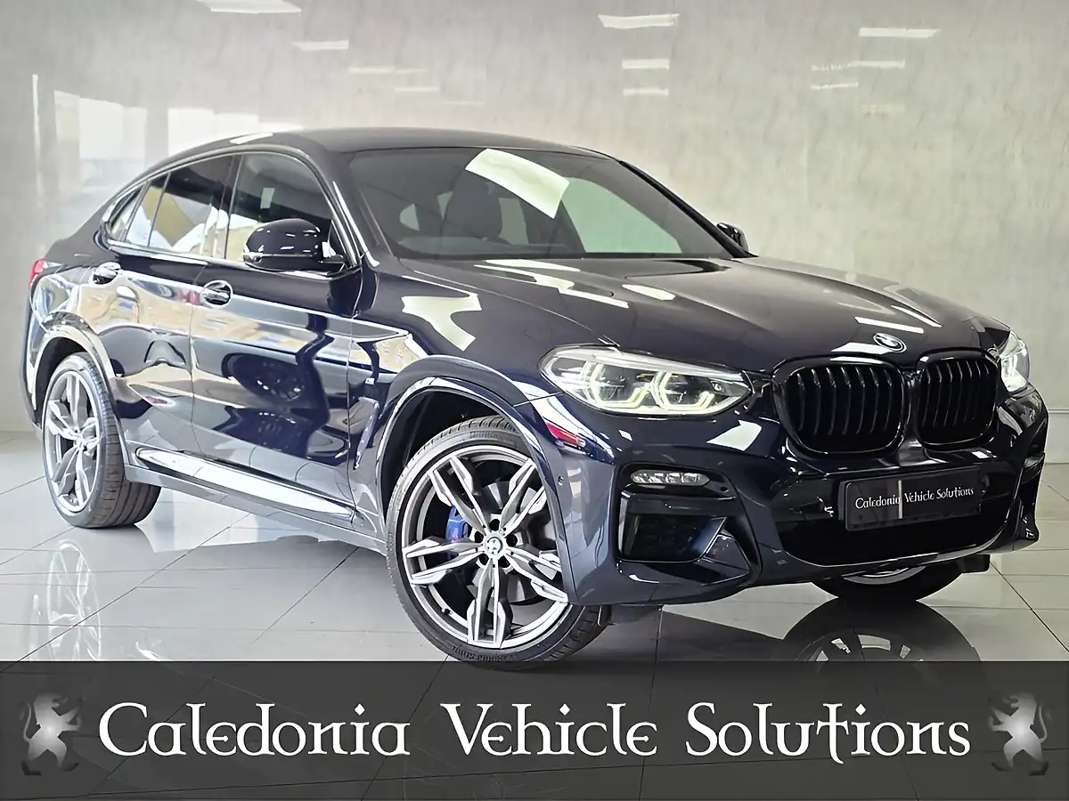 Used 2020 BMW X4 M Sport Black - Front View