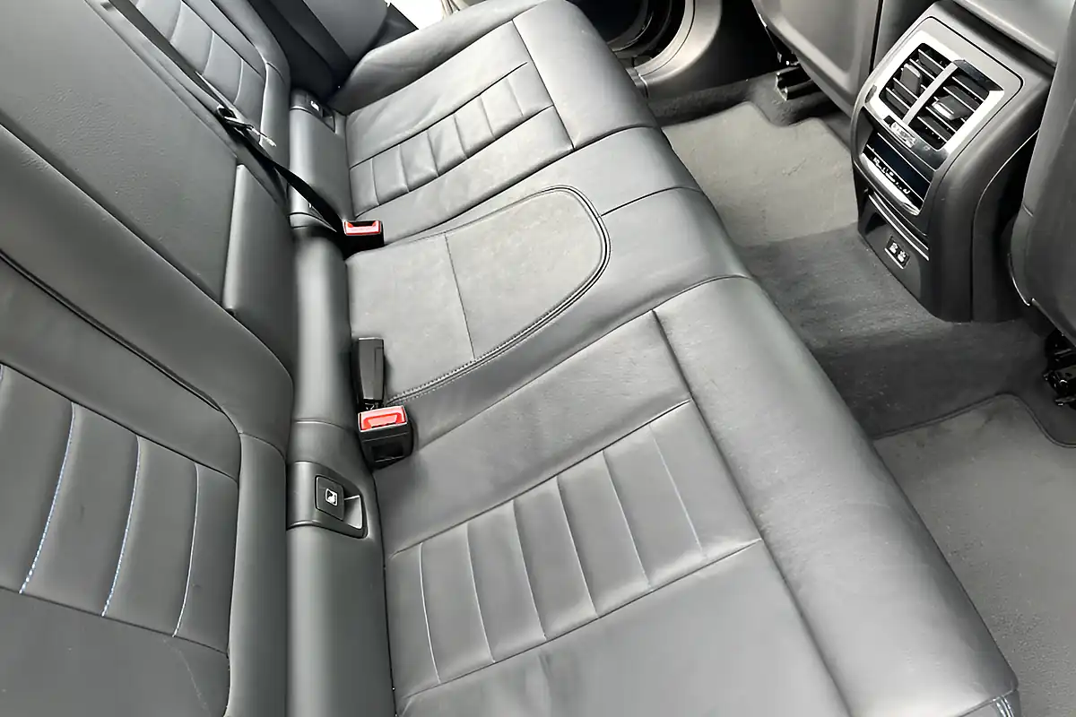 Used 2020 BMW X4 M40i Black - Interior and Exterior details 17
