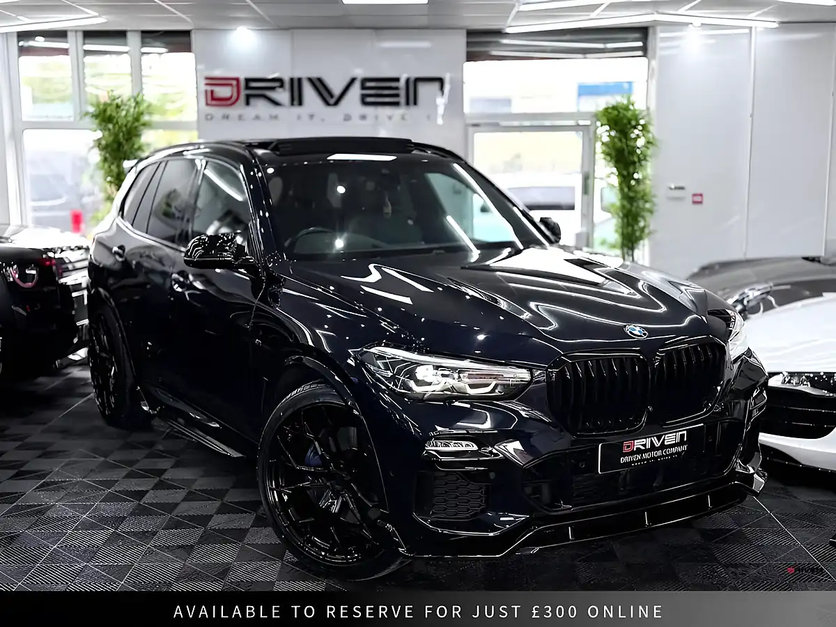 Used 2020 BMW X5 M Sport Black - Front View