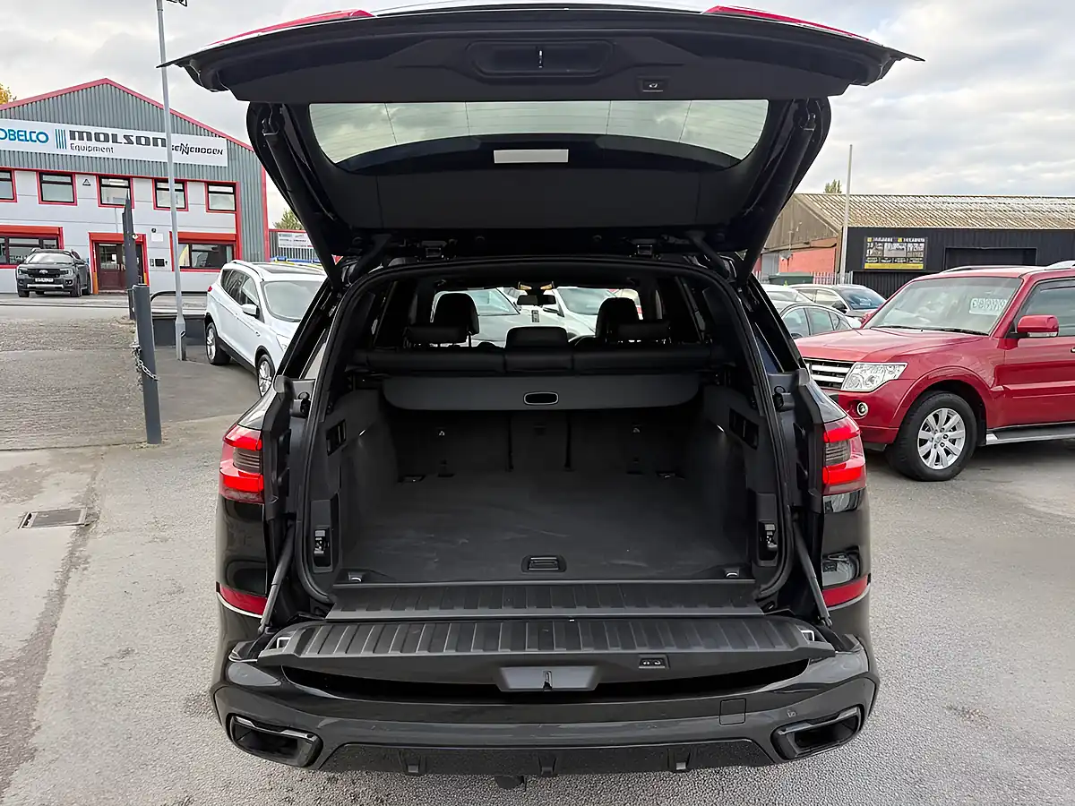 Used 2020 BMW X5 M Sport Black Sapphire - Interior and Exterior details 7