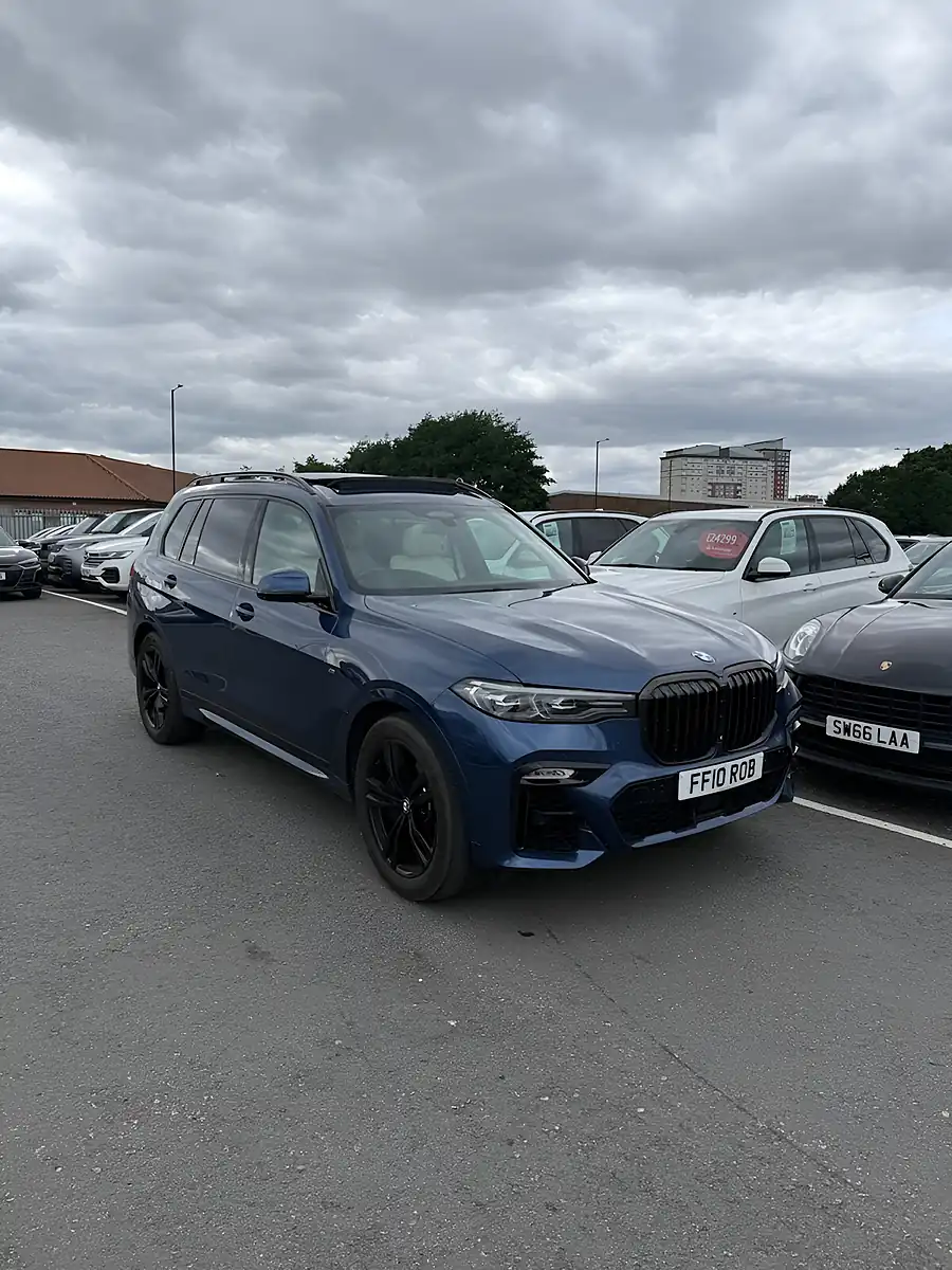 Used 2020 BMW X7 M Sport Blue - Front View