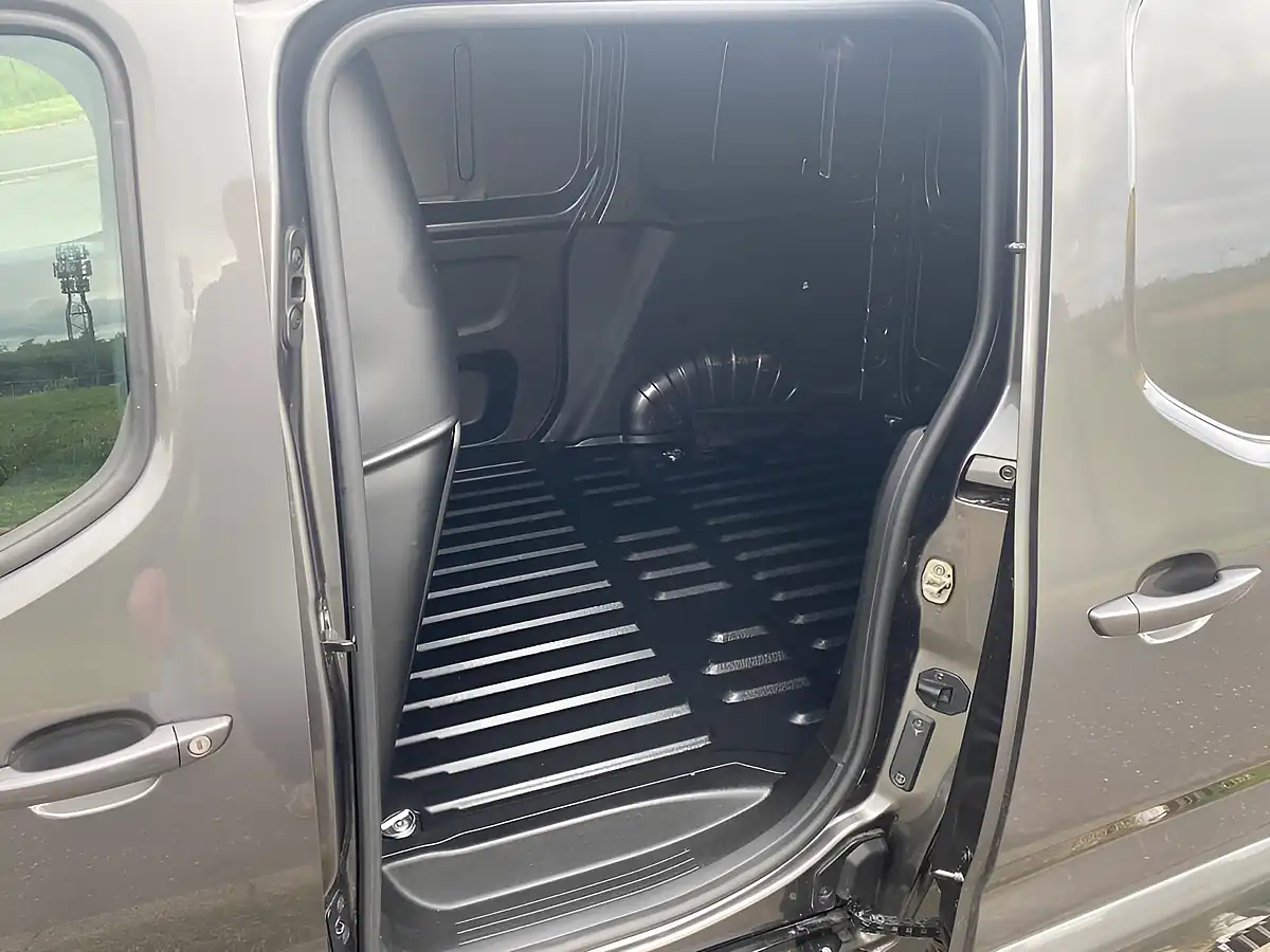 Used 2020 Citroen Berlingo Driver Nav M Grey - Interior and Exterior details 14