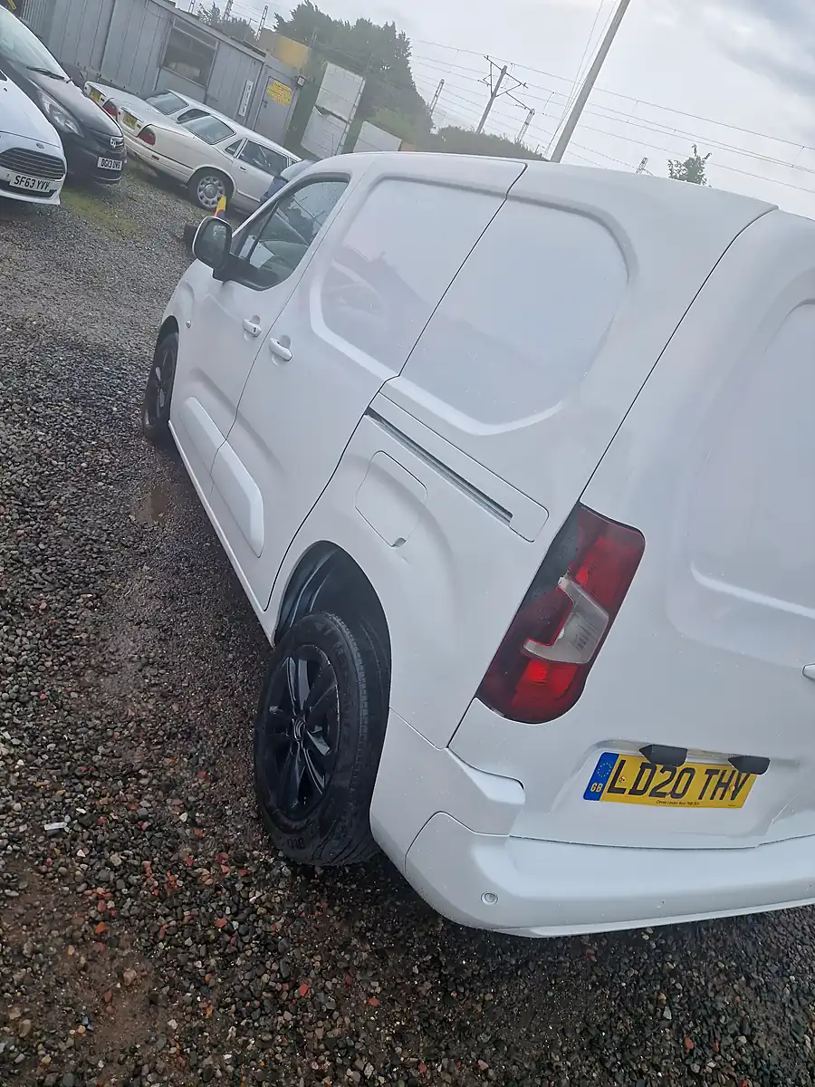 Used 2020 Citroen Berlingo Driver White - Interior and Exterior details 10