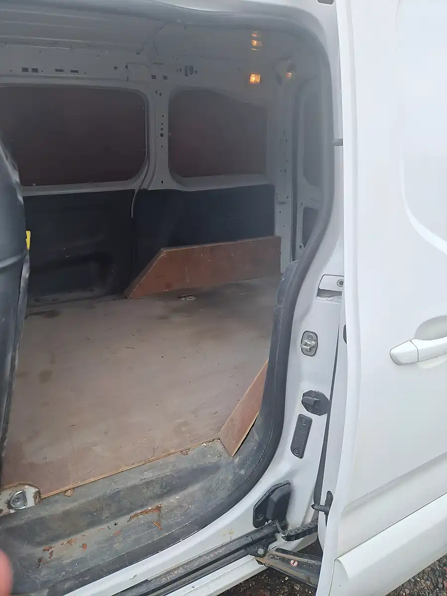 Used 2020 Citroen Berlingo Driver White - Interior and Exterior details 12
