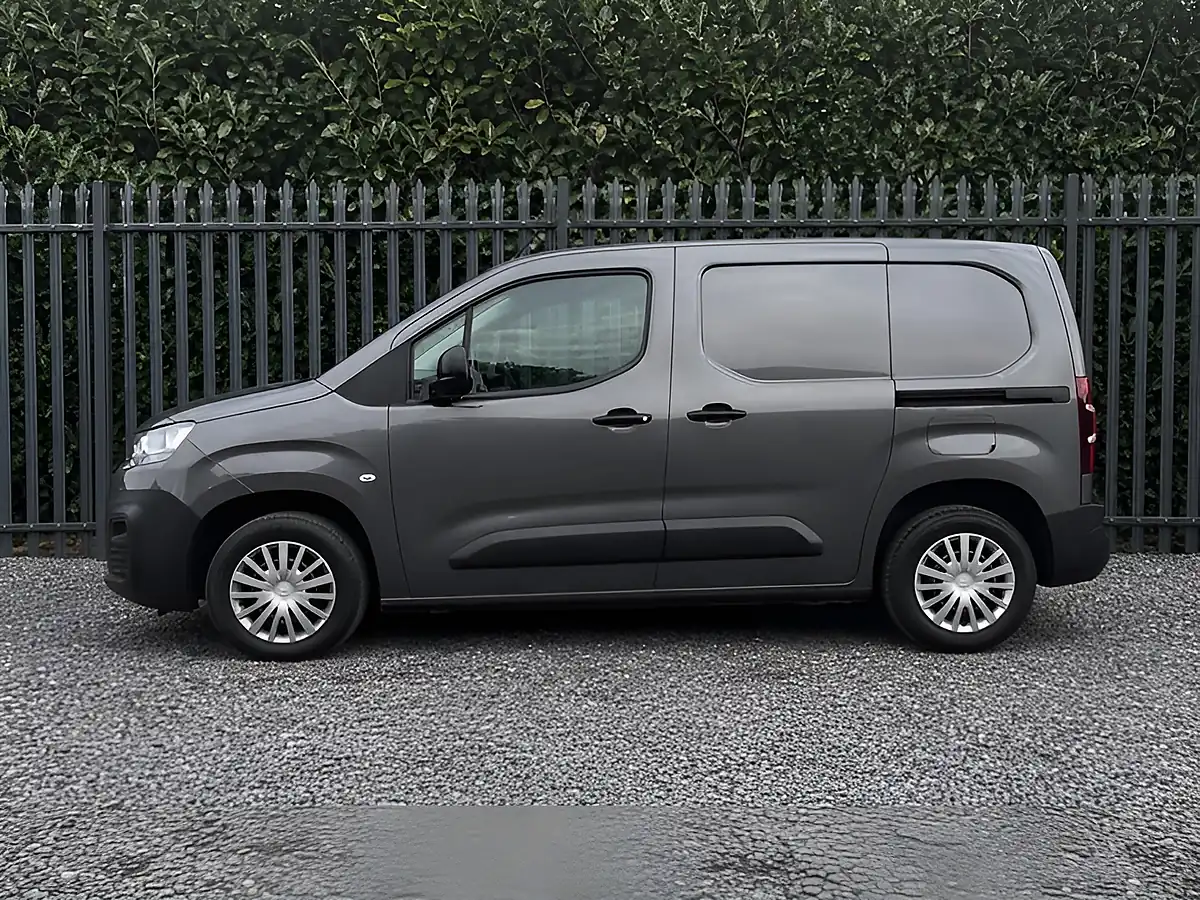 Used 2020 Citroen Berlingo Enterprise M Grey - Interior and Exterior details 4