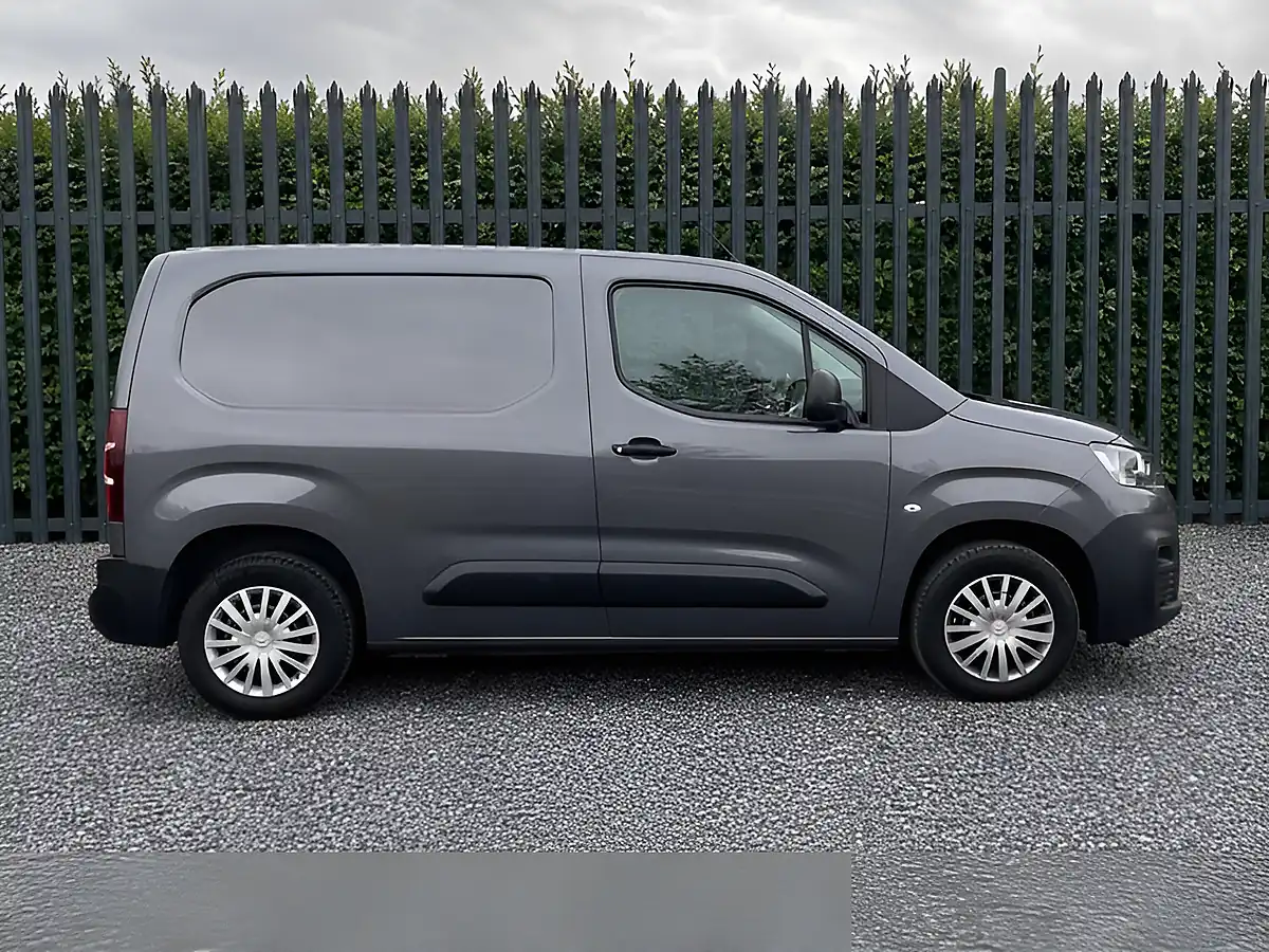 Used 2020 Citroen Berlingo Enterprise M Grey - Interior and Exterior details 9