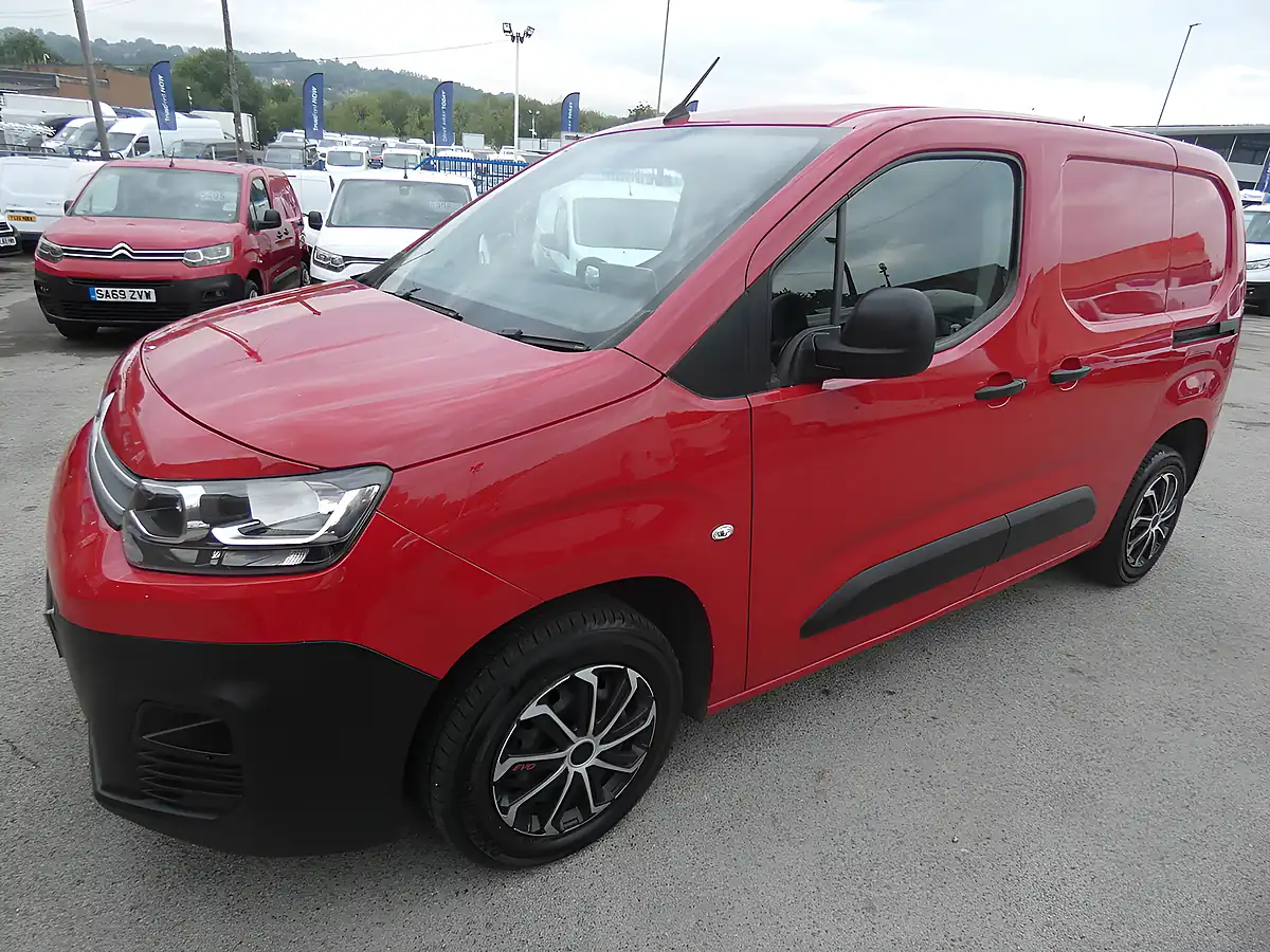 Used 2020 Citroen Berlingo Enterprise M Red - Interior and Exterior details 10