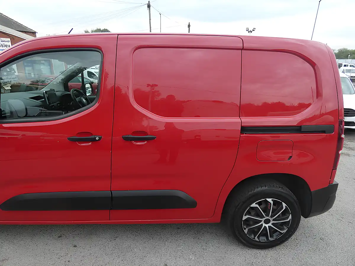 Used 2020 Citroen Berlingo Enterprise M Red - Interior and Exterior details 11
