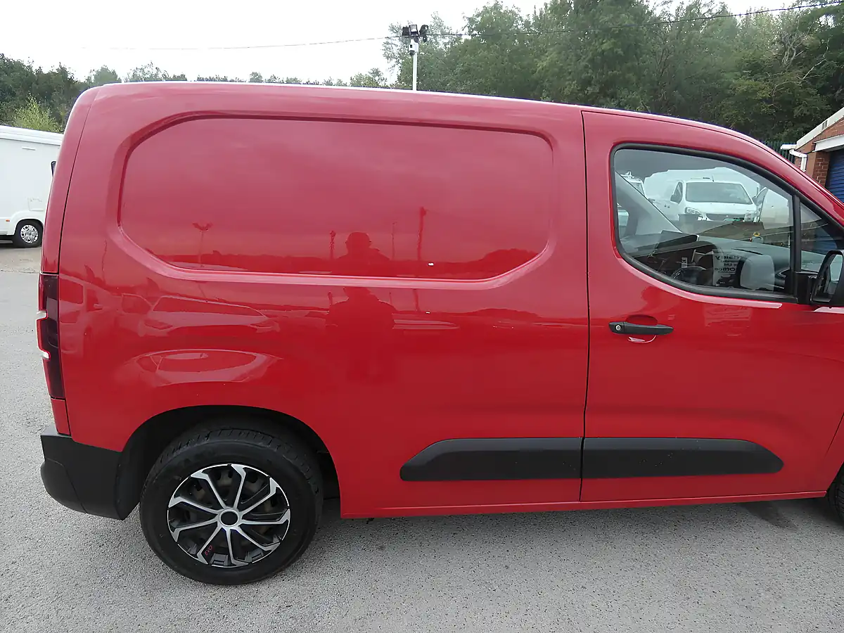 Used 2020 Citroen Berlingo Enterprise M Red - Interior and Exterior details 13