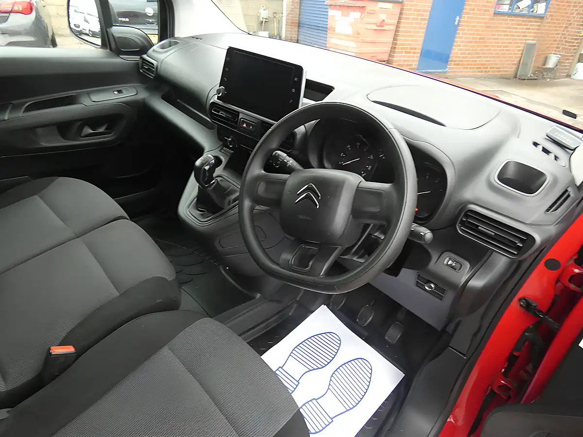Used 2020 Citroen Berlingo Enterprise M Red - Interior and Exterior details 14