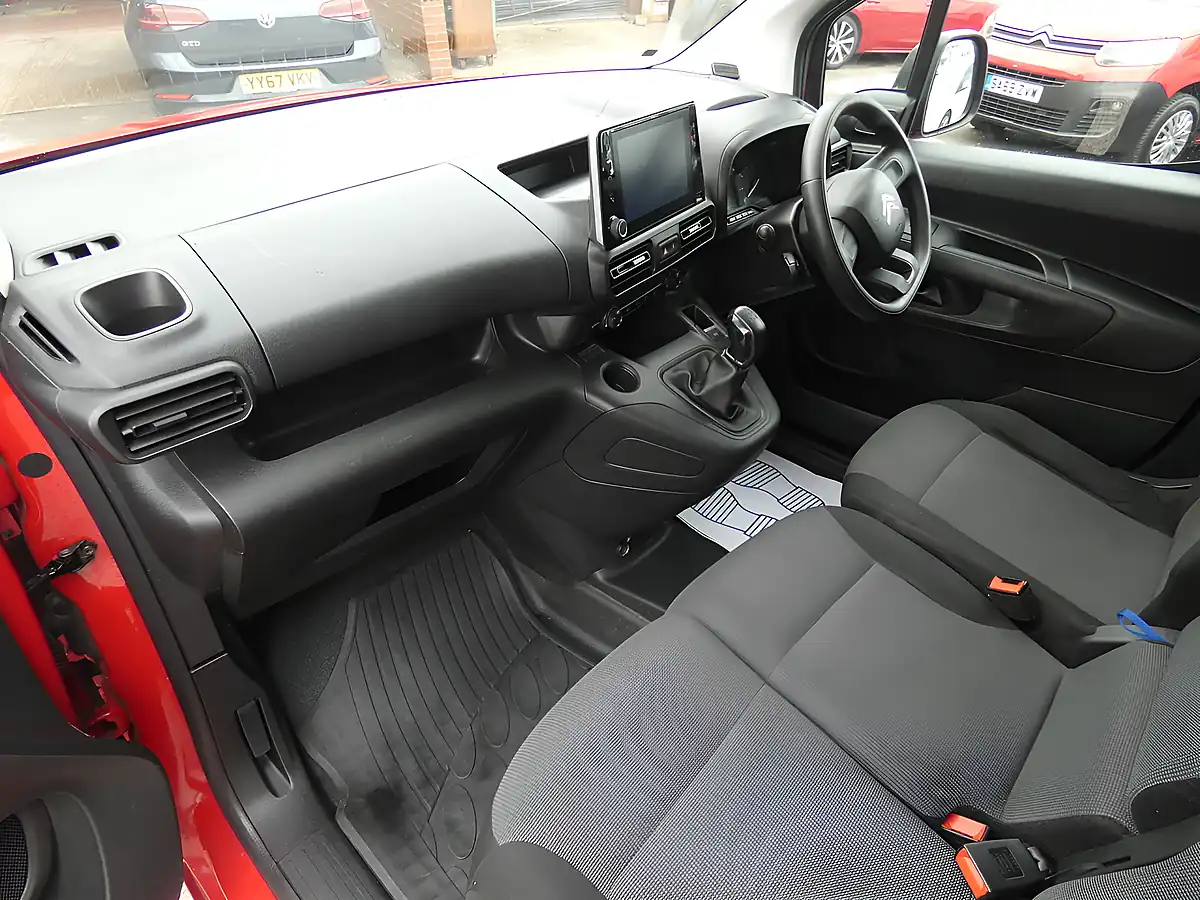 Used 2020 Citroen Berlingo Enterprise M Red - Interior and Exterior details 17