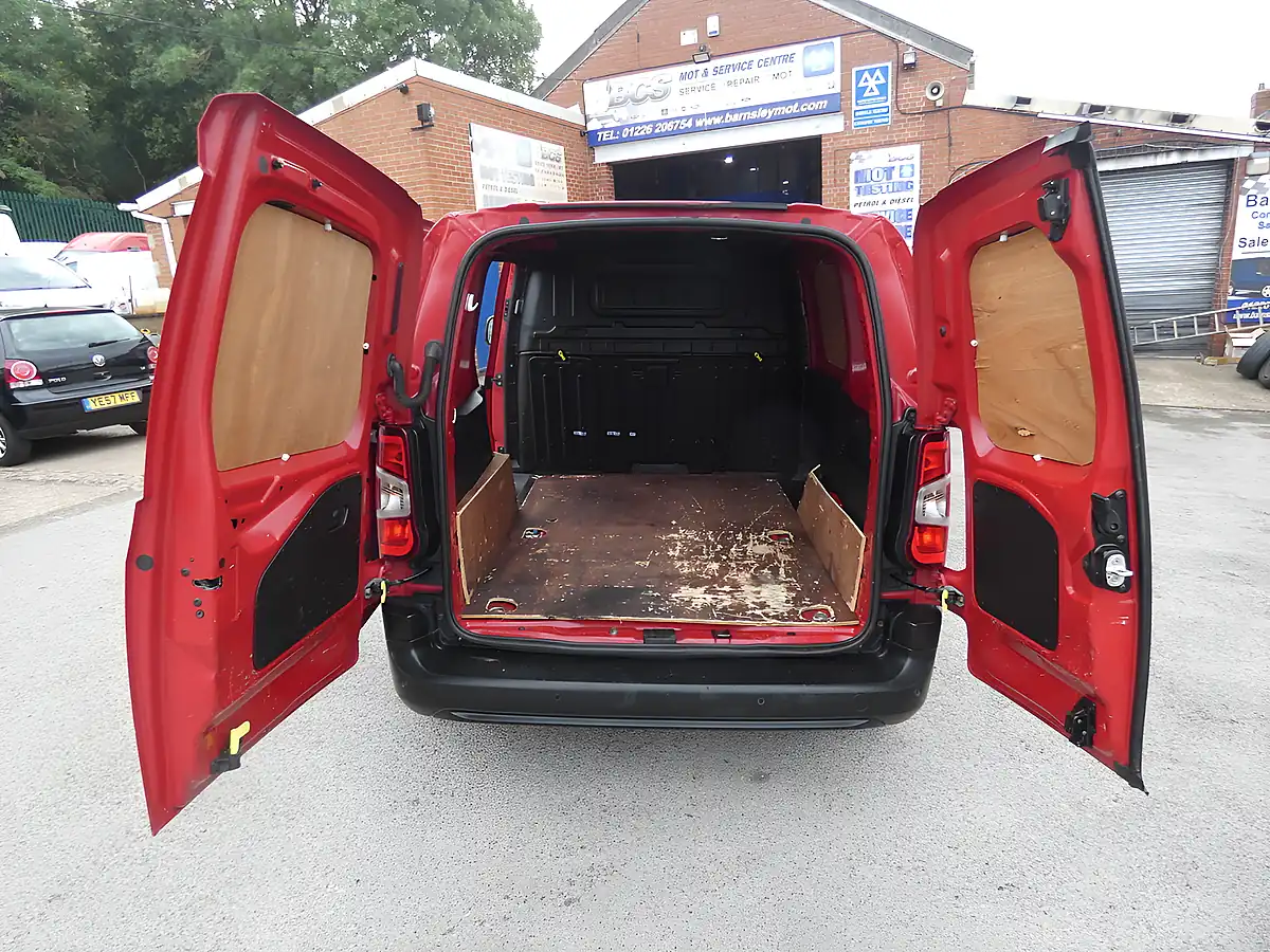 Used 2020 Citroen Berlingo Enterprise M Red - Interior and Exterior details 20