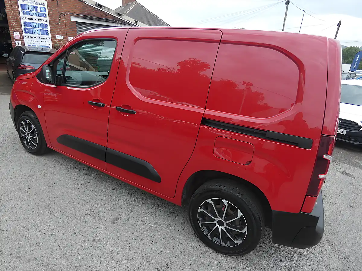 Used 2020 Citroen Berlingo Enterprise M Red - Interior and Exterior details 5