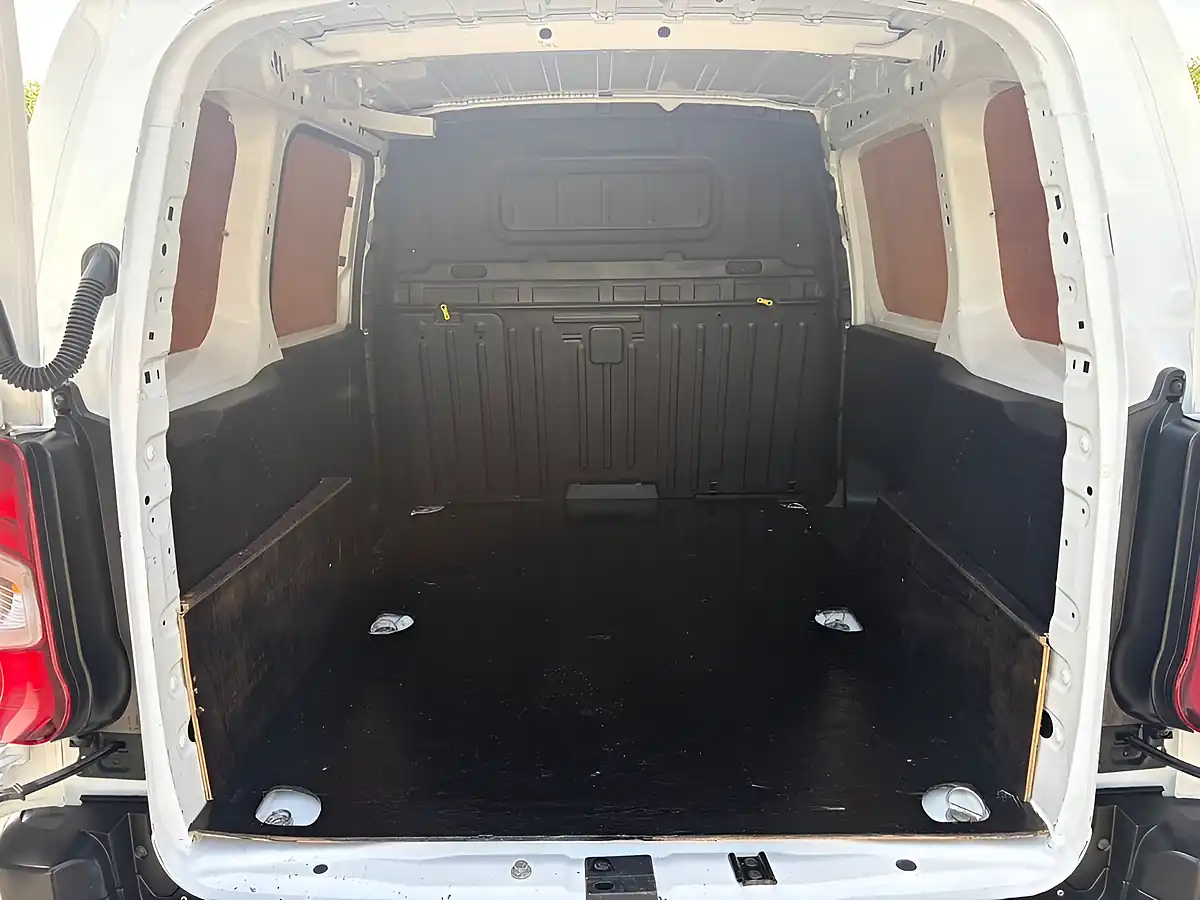 Used 2020 Citroen Berlingo Enterprise M White - Interior and Exterior details 19