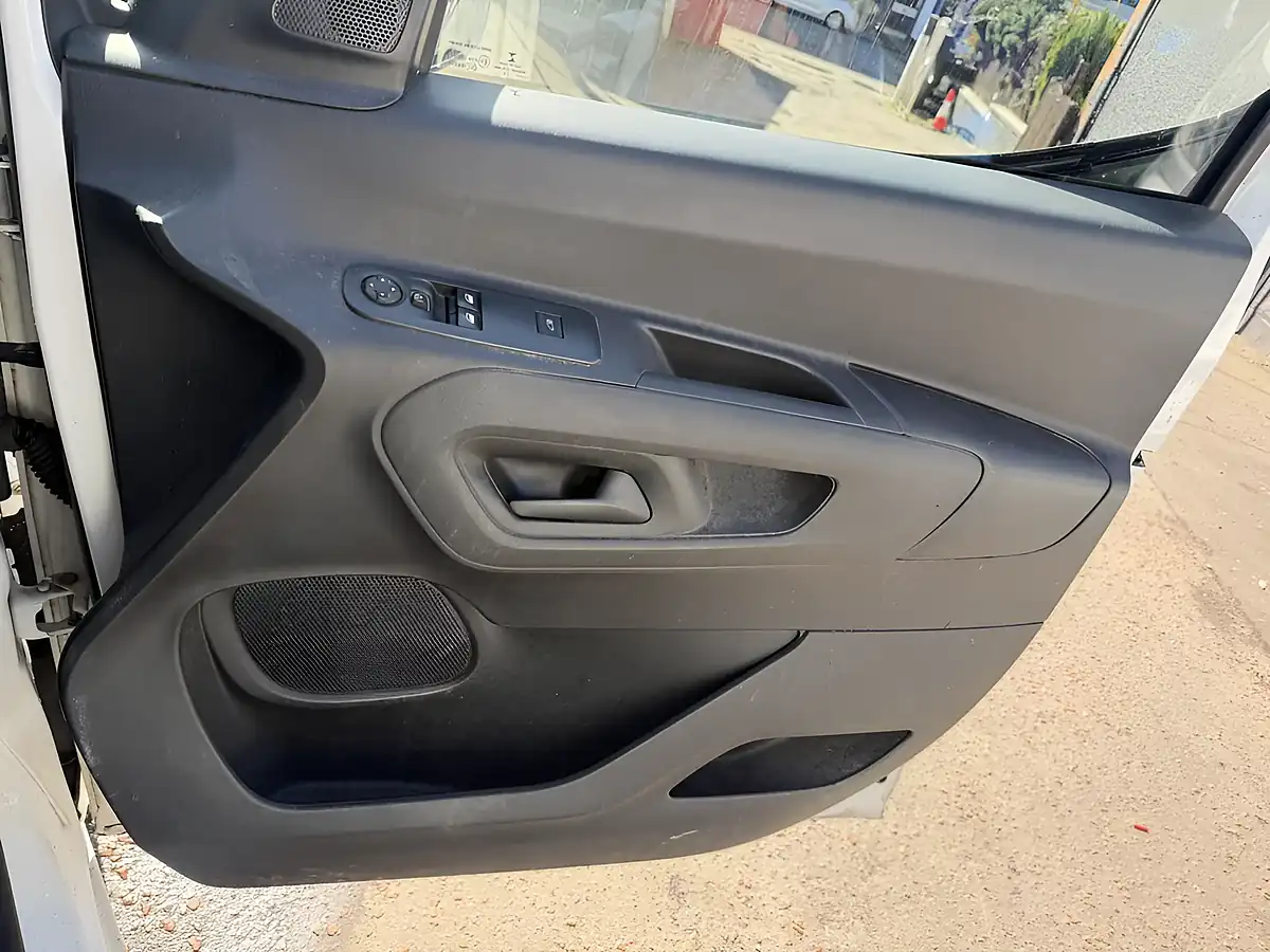Used 2020 Citroen Berlingo Enterprise M White - Interior and Exterior details 16