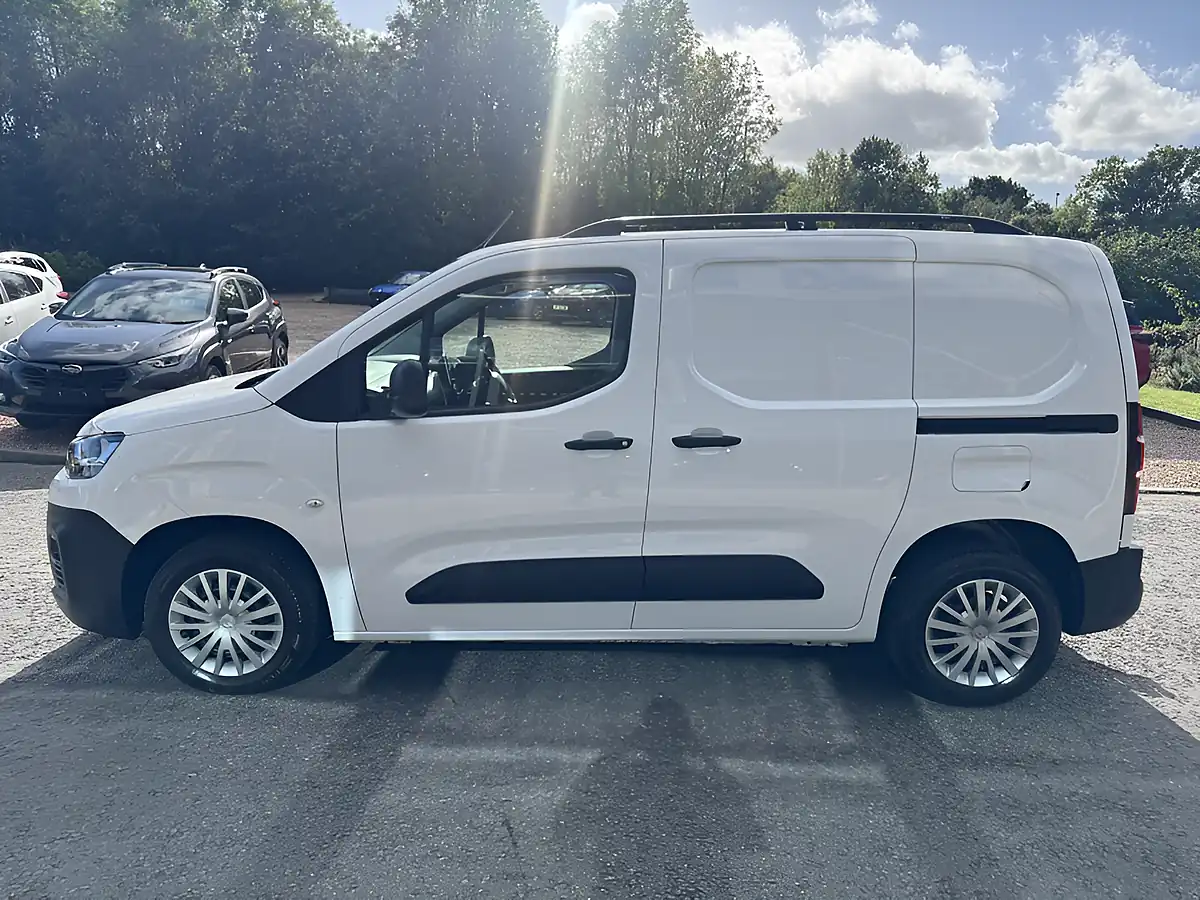 Used 2020 Citroen Berlingo Enterprise White - Interior and Exterior details 3