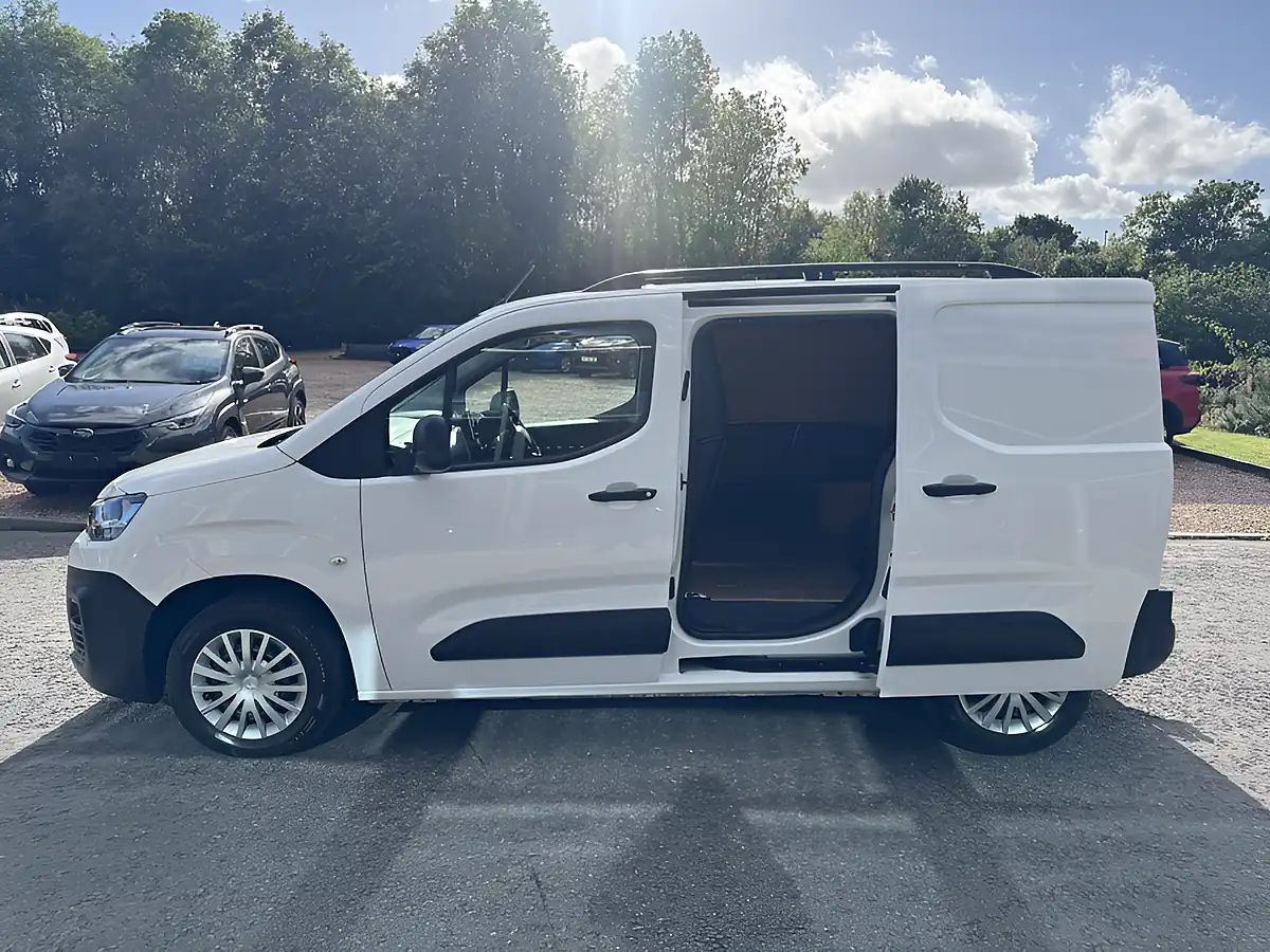 Used 2020 Citroen Berlingo Enterprise White - Interior and Exterior details 5