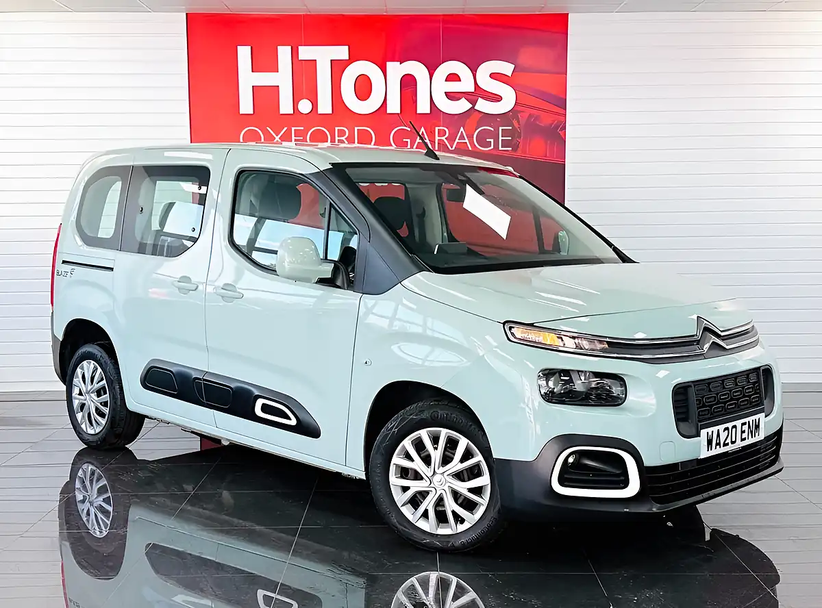 Used 2020 Citroen Berlingo Feel M Green - Front View