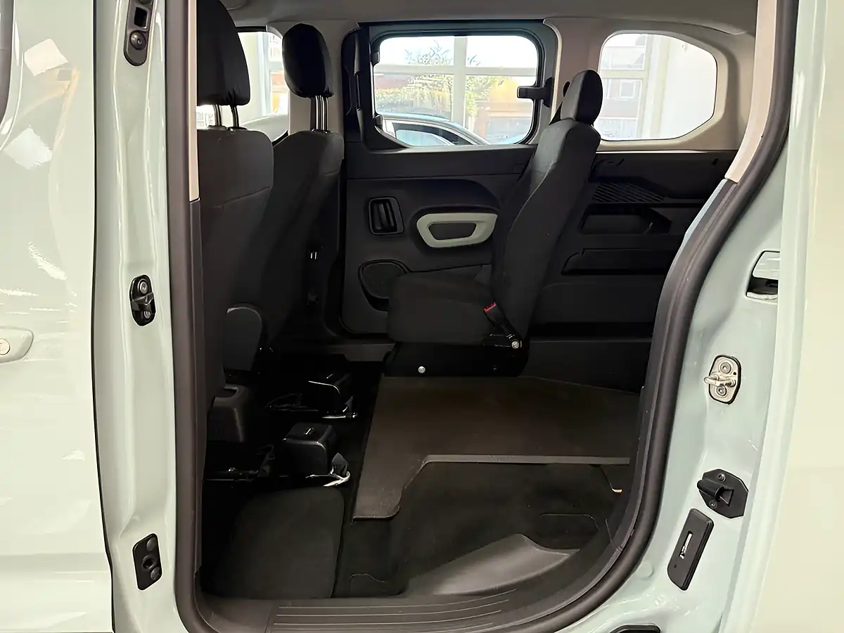 Used 2020 Citroen Berlingo Feel M Green - Interior and Exterior details 12