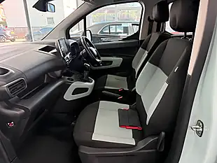 Used 2020 Citroen Berlingo Feel M Green - Interior and Exterior details 13