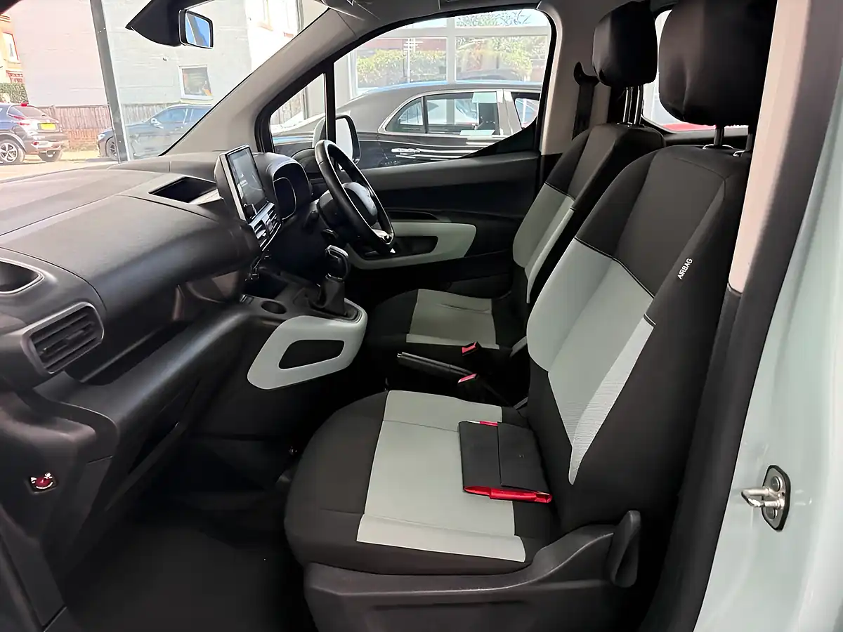 Used 2020 Citroen Berlingo Feel M Green - Interior and Exterior details 13