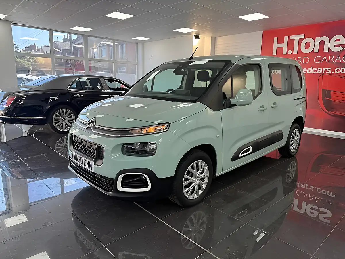 Used 2020 Citroen Berlingo Feel M Green - Interior and Exterior details 14