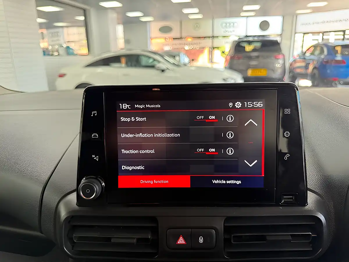 Used 2020 Citroen Berlingo Feel M Green - Interior and Exterior details 18