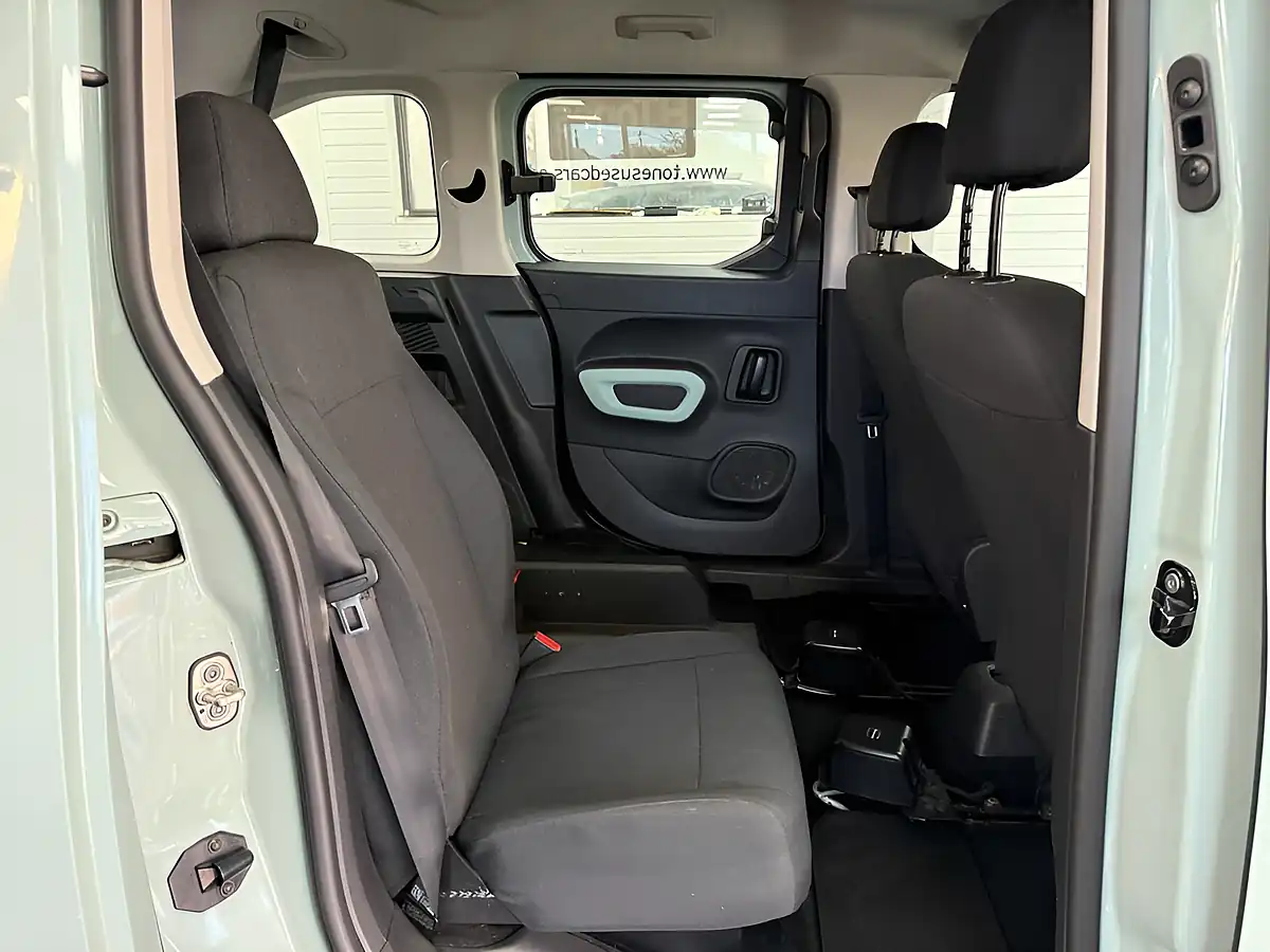 Used 2020 Citroen Berlingo Feel M Green - Interior and Exterior details 4