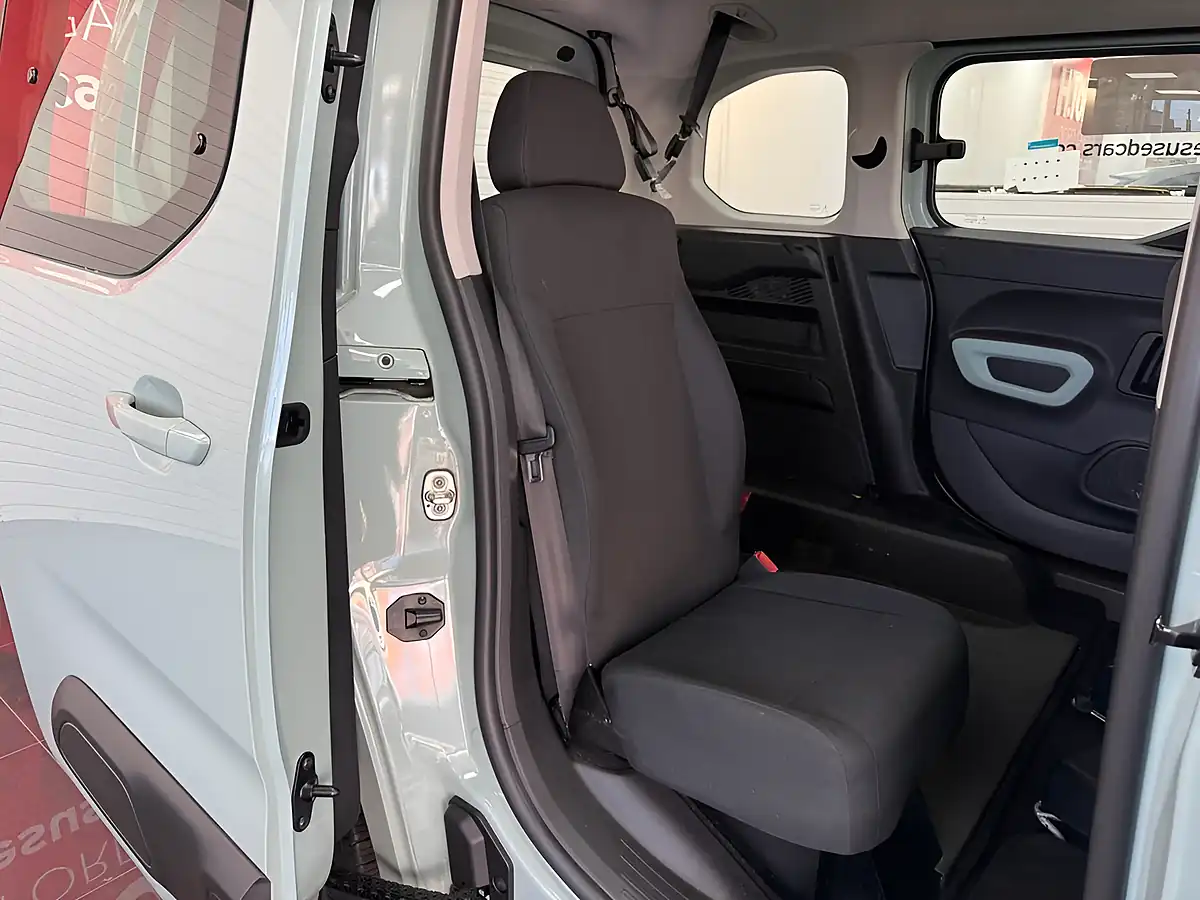 Used 2020 Citroen Berlingo Feel M Green - Interior and Exterior details 5